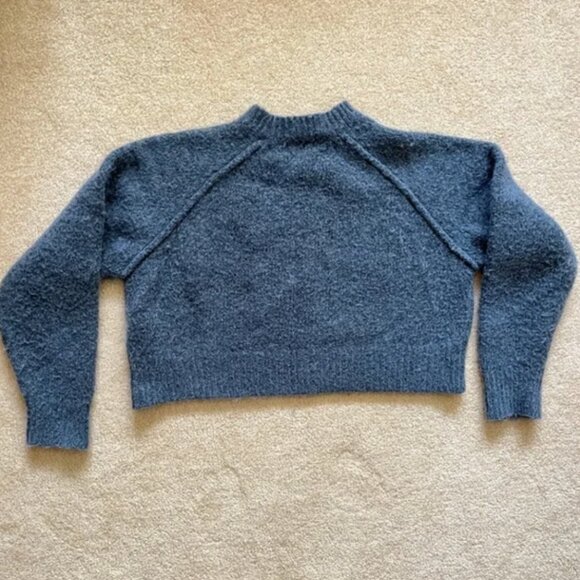 Boxy Oversized Cropped Blue Sweater from Zara, Size Large, warm and cozy - Picture 2 of 4